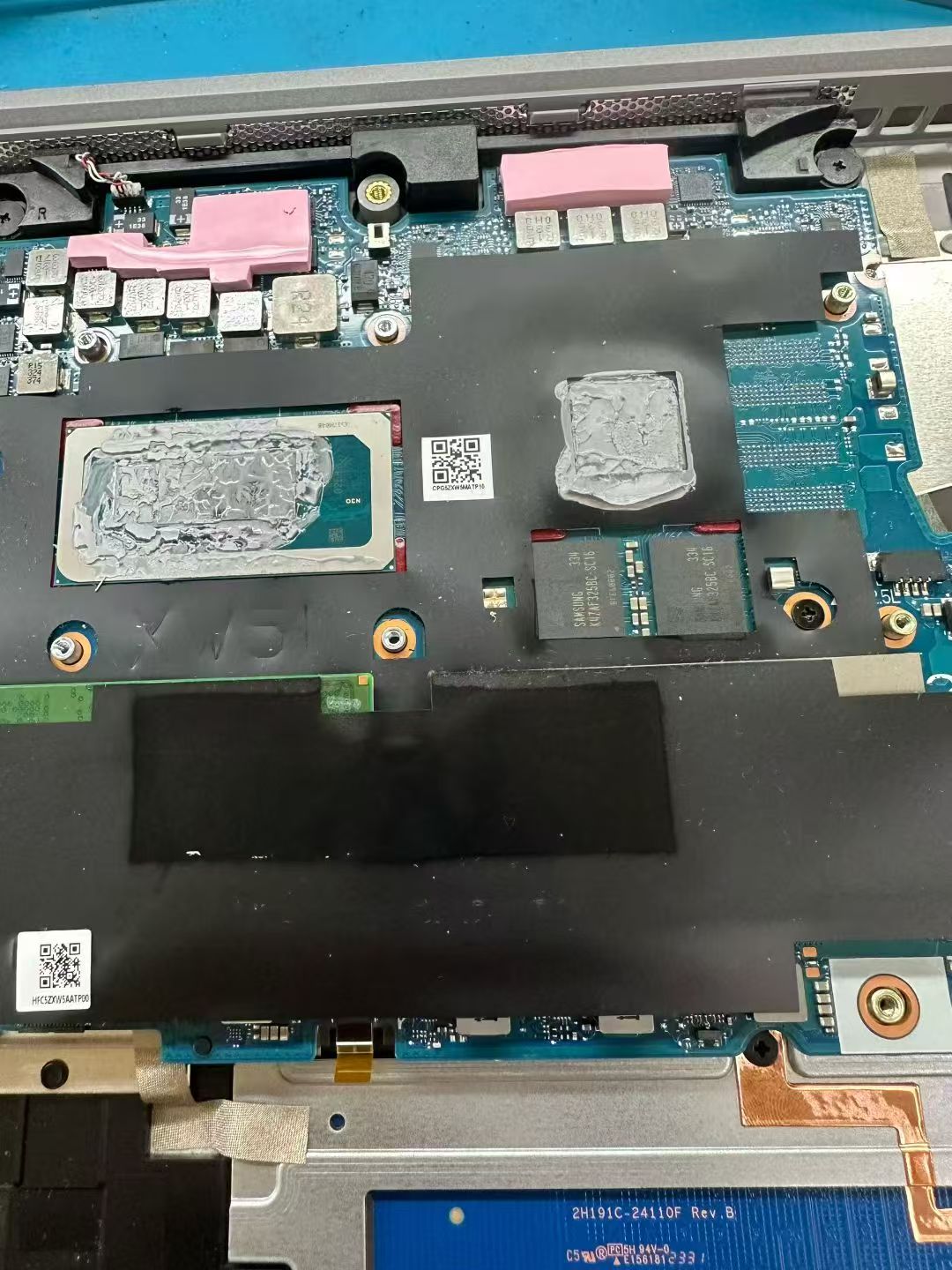 笔记本维修清灰检测作业场景示意图